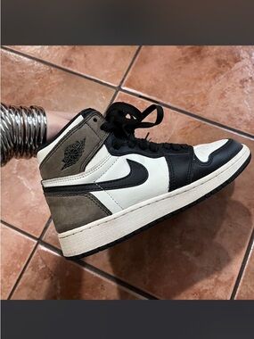 Jordan 1 High Retro Black White Taupe